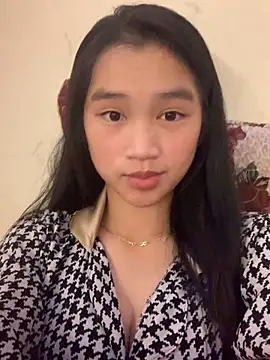 Snapshot of -Lie-06 chatting on 09.27.25 -Lie-06 online show from 09.27.25