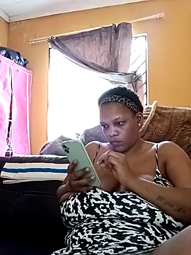 HappygalTheQueen online show from 11.21.25