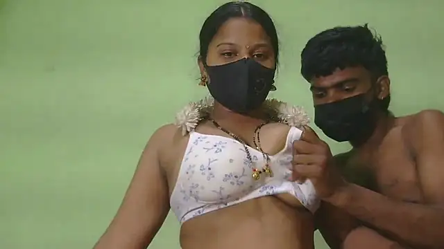 Snapshot of Shneeha_le chatting on 12.01.25 Shneeha le online show from 12.01.25