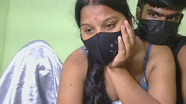 Snapshot of Shneeha_le chatting on 12.16.25 Shneeha le online show from 12.16.25