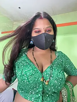 Snapshot of Shneeha_le chatting on 02.27.26 Shneeha le online show from 02.27.26