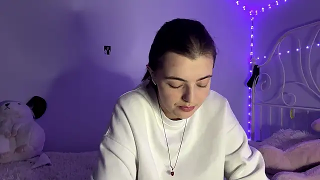 Snapshot of HoneyMist chatting on 11.10.25 HoneyMist online show from 11.10.25