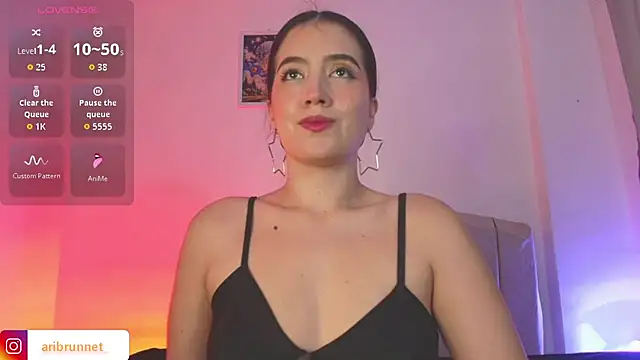 BrunnetAri  online show from 06.24.26