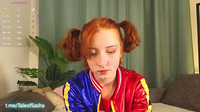 Snapshot of JuanaFriesz chatting on 10.31.25 JuanaFriesz online show from 10.31.25