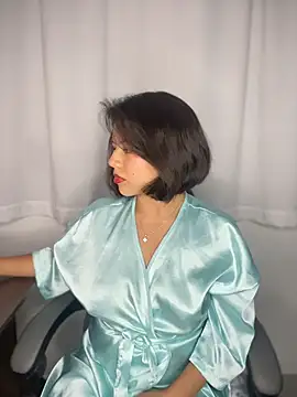 Snapshot of Valen_Sky chatting on 11.29.25 Valen Sky online show from 11.29.25