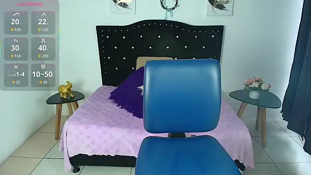 Snapshot of SammySmall_F_w chatting on 11.04.25 SammySmall F w online show from 11.04.25