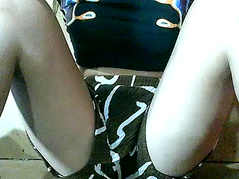 Snapshot of pinay-momm1682 chatting on 12.15.25 pinay-momm1682 online show from 12.15.25