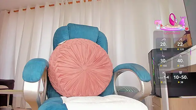 Snapshot of MendezMaria chatting on 11.10.25 MendezMaria online show from 11.10.25