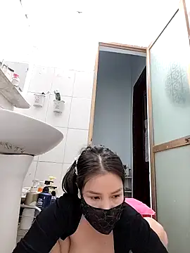 Snapshot of simsim-00 chatting on 11.01.25 simsim-00 online show from 11.01.25