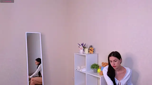 miacuteeee online show from 10.23.25