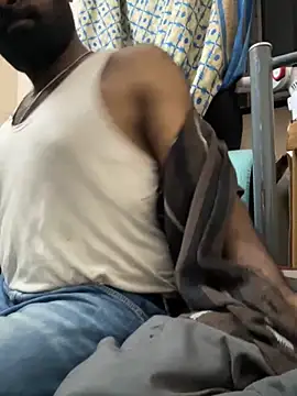 Snapshot of DJLOVE280825 chatting on 11.21.25 DJLOVE280825 online show from 11.21.25