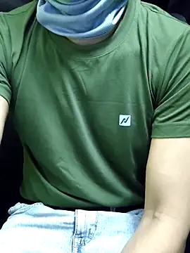 Snapshot of chocolate_alone chatting on 11.08.25 chocolate alone online show from 11.08.25