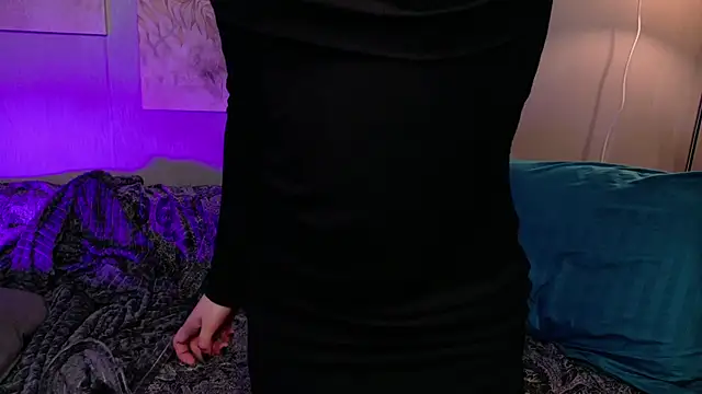 KikiMoor online show from 10.06.25