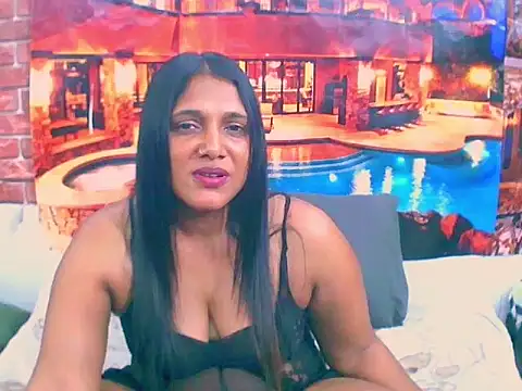 Snapshot of IndianSexyLady4u chatting on 11.15.25 IndianSexyLady4u online show from 11.15.25