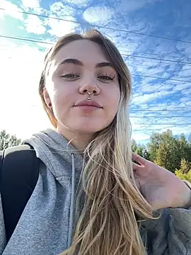 Snapshot of LunaMillie chatting on 09.14.25 LunaMillie online show from 09.14.25