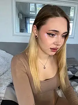 Snapshot of LunaMillie chatting on 09.16.25 LunaMillie online show from 09.16.25