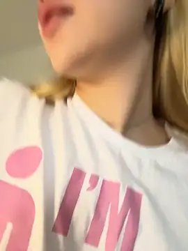 Snapshot of LunaMillie chatting on 09.25.25 LunaMillie online show from 09.25.25