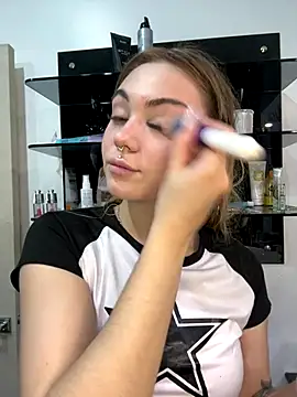 Snapshot of LunaMillie chatting on 10.21.25 LunaMillie online show from 10.21.25