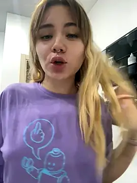 Snapshot of LunaMillie chatting on 10.25.25 LunaMillie online show from 10.25.25