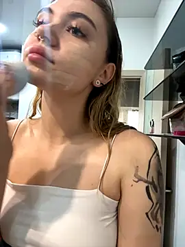 Snapshot of LunaMillie chatting on 10.27.25 LunaMillie online show from 10.27.25