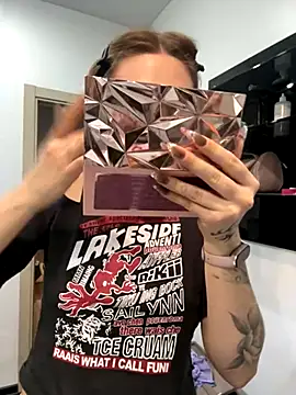 Snapshot of LunaMillie chatting on 11.02.25 LunaMillie online show from 11.02.25