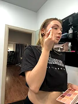 Snapshot of LunaMillie chatting on 11.09.25 LunaMillie online show from 11.09.25