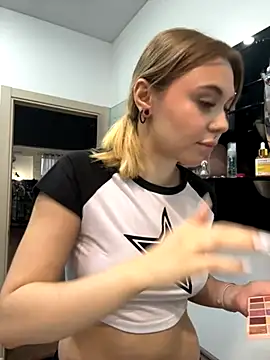 Snapshot of LunaMillie chatting on 11.10.25 LunaMillie online show from 11.10.25