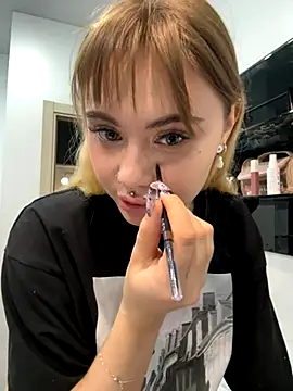 Snapshot of LunaMillie chatting on 12.01.25 LunaMillie online show from 12.01.25