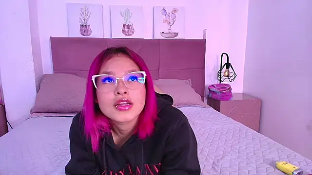 CamiilaGlow online show from 10.08.25