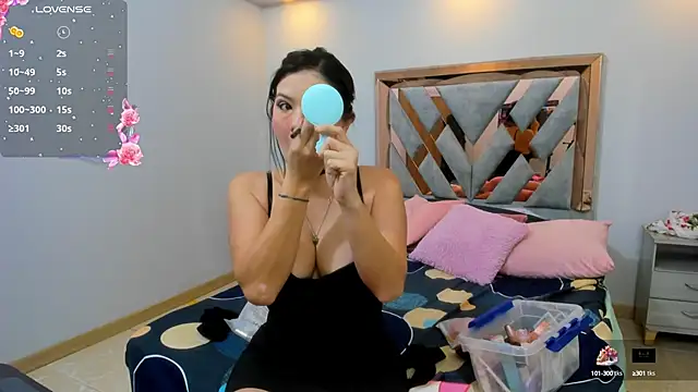 Snapshot of LunaJohansson chatting on 10.03.25 LunaJohansson online show from 10.03.25