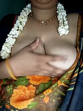 Snapshot of Geetha227 chatting on 11.11.25 Geetha227 online show from 11.11.25