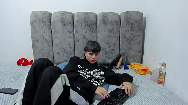 Bruno Cruzz online show from 04.21.26