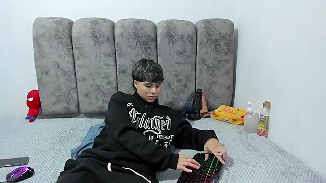 Bruno Cruzz online show from 05.12.26