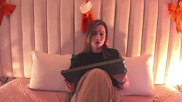 Sky Junne online show from 11.29.25