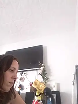 Snapshot of lauflor chatting on 02.14.26 lauflor online show from 02.14.26