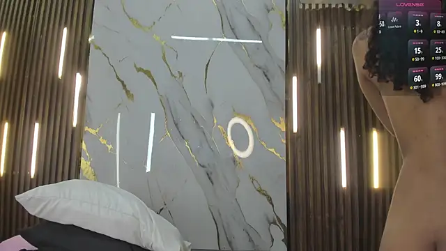 Snapshot of VictoriaDuart chatting on 12.22.25 VictoriaDuart online show from 12.22.25