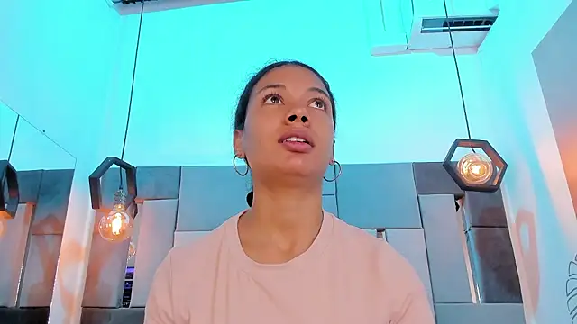 Snapshot of VictoriaDuart chatting on 02.11.26 VictoriaDuart online show from 02.11.26