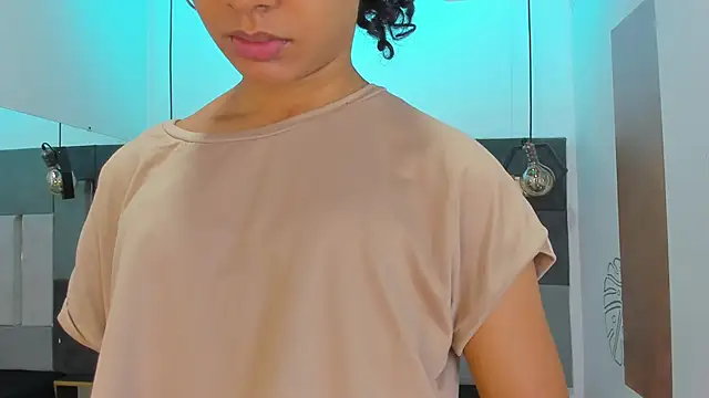 Snapshot of VictoriaDuart chatting on 02.19.26 VictoriaDuart online show from 02.19.26