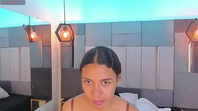 Snapshot of VictoriaDuart chatting on 02.25.26 VictoriaDuart online show from 02.25.26
