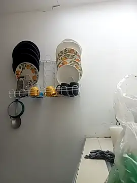 Snapshot of MackMacKenzie chatting on 10.18.25 MackMacKenzie online show from 10.18.25