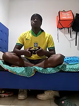 Snapshot of MackMacKenzie chatting on 11.07.25 MackMacKenzie online show from 11.07.25