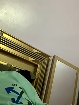 Snapshot of FlungBergenia chatting on 10.21.25 FlungBergenia online show from 10.21.25