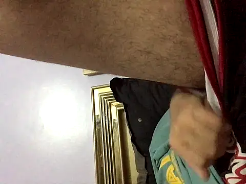 Snapshot of FlungBergenia chatting on 11.07.25 FlungBergenia online show from 11.07.25