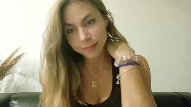 Snapshot of wonderalice31 chatting on 09.13.25 wonderalice31 online show from 09.13.25