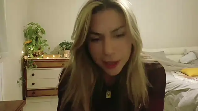 Snapshot of wonderalice31 chatting on 11.04.25 wonderalice31 online show from 11.04.25