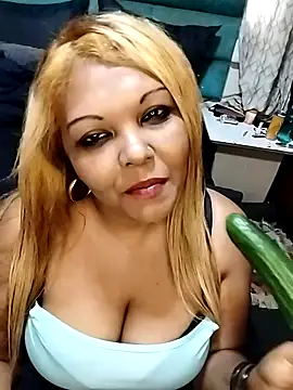 Snapshot of hemilynthomas2467 chatting on 12.14.25 hemilynthomas2467 online show from 12.14.25