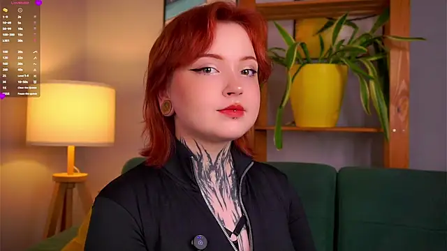 Snapshot of MarnaHarbor chatting on 10.12.25 MarnaHarbor online show from 10.12.25