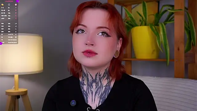 Snapshot of MarnaHarbor chatting on 10.18.25 MarnaHarbor online show from 10.18.25