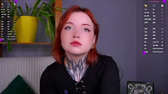 Snapshot of MarnaHarbor chatting on 10.19.25 MarnaHarbor online show from 10.19.25