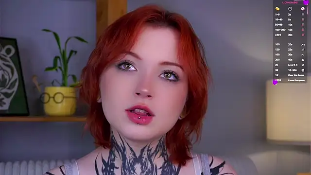 Snapshot of MarnaHarbor chatting on 10.20.25 MarnaHarbor online show from 10.20.25